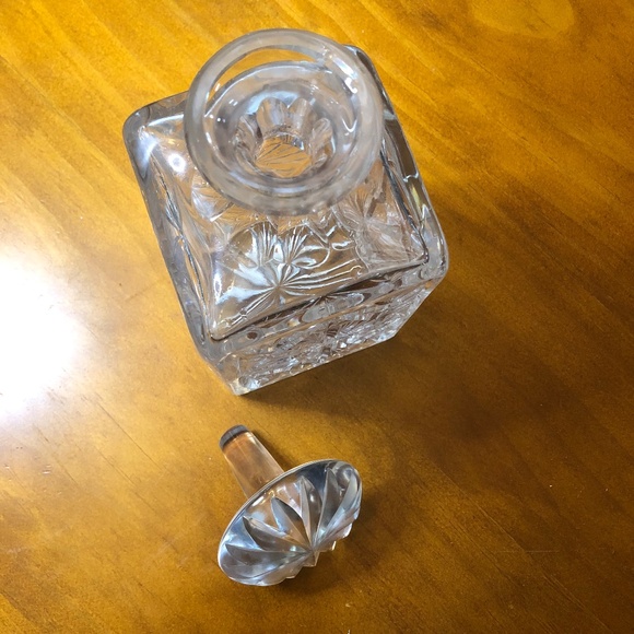 Crystal Decanter 24oz with 2"Stopper - Picture 2 of 6